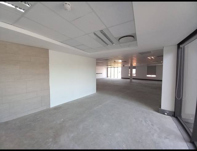 330M² OFFICE TO LET IN FOURWAYS
